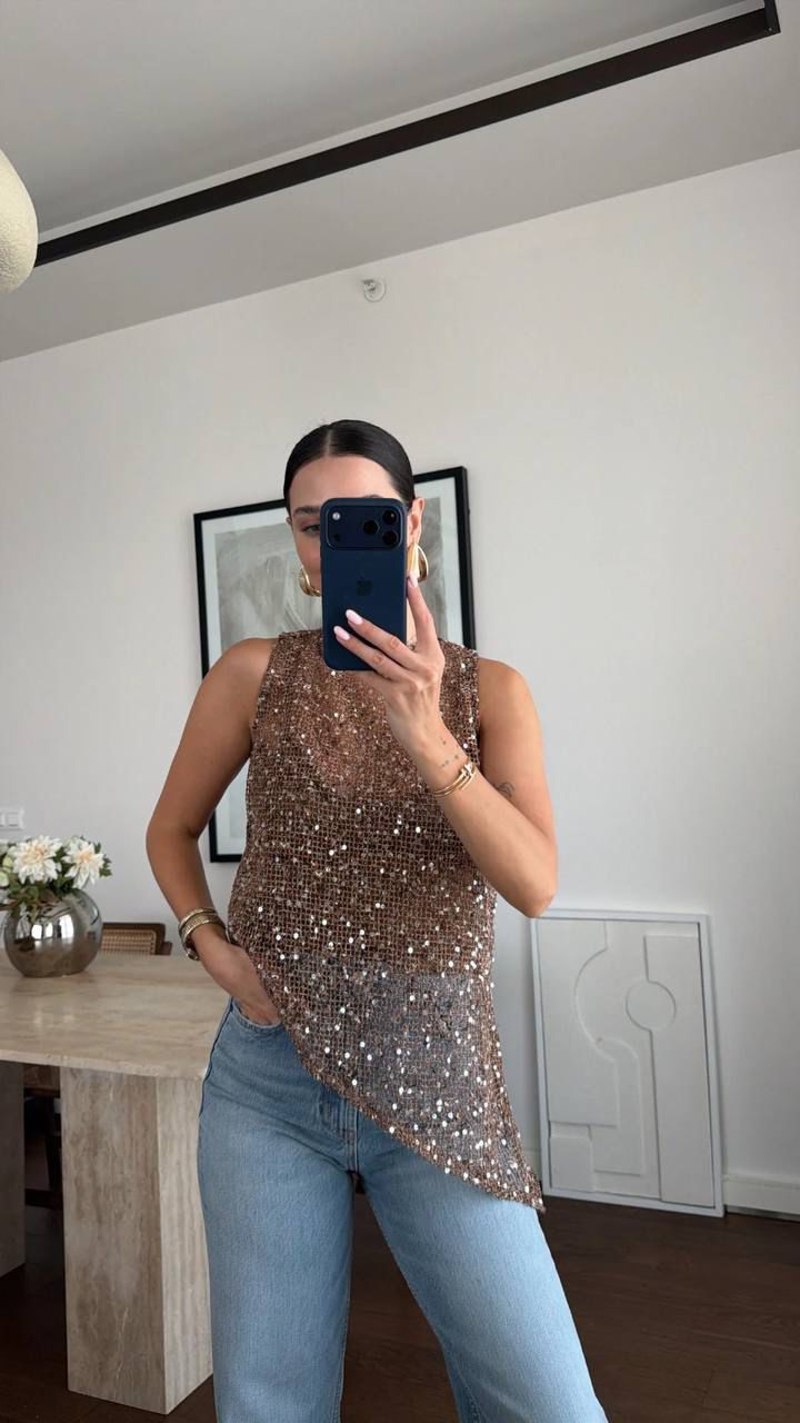 Mila Shinny Top