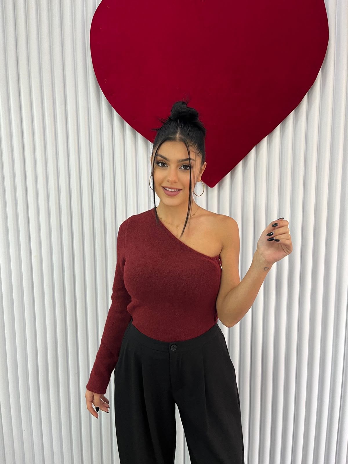One shoulder top